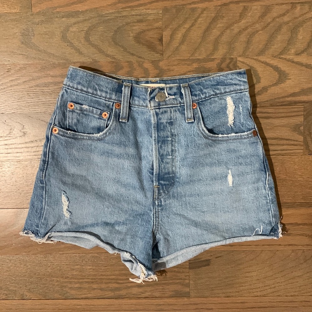 Levi Light/ Medium Wash Denim Shorts- Ribcage Short: Size 25